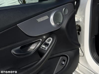 Mercedes-Benz Klasa C 220 d 4-Matic 9G-TRONIC — zdjęcie 17