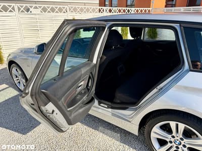 BMW Seria 3 316d Sport Line — zdjęcie 32