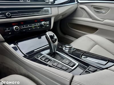 BMW Seria 5 535d xDrive Sport-Aut Modern Line — zdjęcie 11