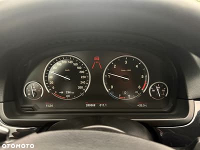 BMW Seria 5 535d xDrive Sport-Aut Modern Line — zdjęcie 13