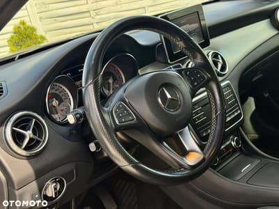 Mercedes-Benz GLA 250 4Matic 7G-DCT — zdjęcie 10