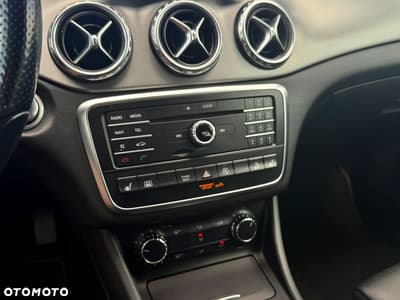 Mercedes-Benz GLA 250 4Matic 7G-DCT — zdjęcie 11