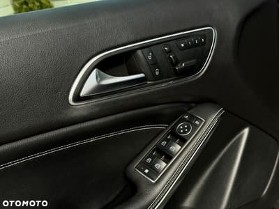 Mercedes-Benz GLA 250 4Matic 7G-DCT — zdjęcie 17