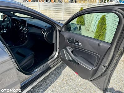 Mercedes-Benz GLA 250 4Matic 7G-DCT — zdjęcie 35