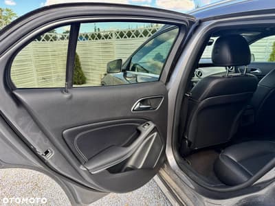 Mercedes-Benz GLA 250 4Matic 7G-DCT — zdjęcie 36
