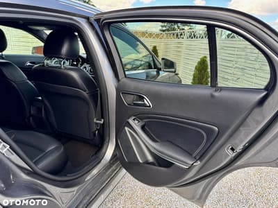 Mercedes-Benz GLA 250 4Matic 7G-DCT — zdjęcie 37