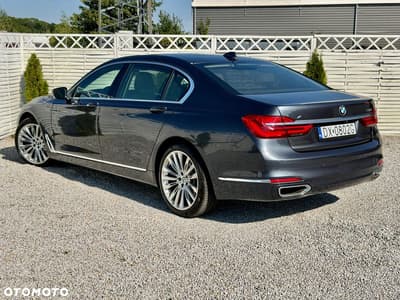 BMW Seria 7 750i xDrive Edition Exclusive — zdjęcie 2