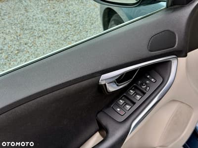 Volvo V40 D2 Momentum — zdjęcie 17