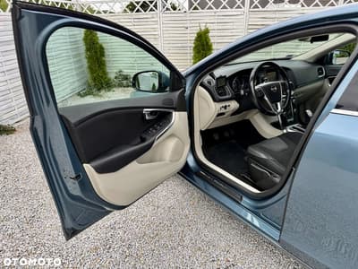 Volvo V40 D2 Momentum — zdjęcie 32