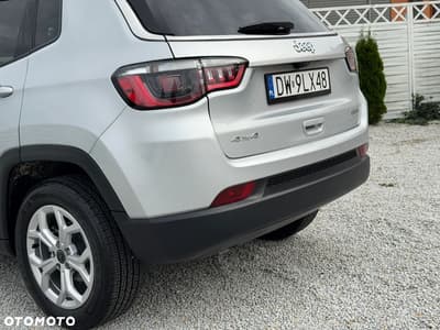 Jeep Compass — zdjęcie 28