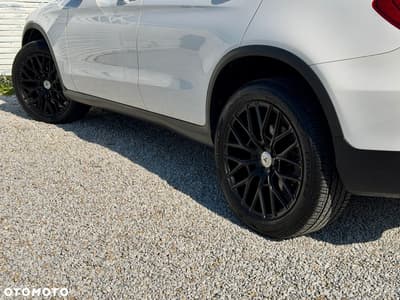 Mercedes-Benz GLC 300 4Matic 9G-TRONIC — zdjęcie 26