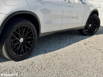 Mercedes-Benz GLC 300 4Matic 9G-TRONIC — zdjęcie 31