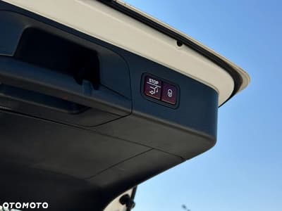 Mercedes-Benz GLC 300 4Matic 9G-TRONIC — zdjęcie 38