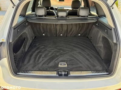 Mercedes-Benz GLC 300 4Matic 9G-TRONIC — zdjęcie 39