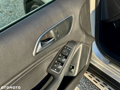 Mercedes-Benz GLA 180 (CDI) d 7G-DCT Style — zdjęcie 14